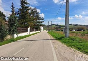 Terreno em Azueira e Sobral da Abelheira de 21437,00 m