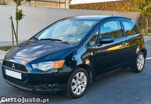 Mitsubishi Colt 2010 Poucos Quilmetros - 10