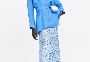 Blusa comprida com cinto em linho da Zara