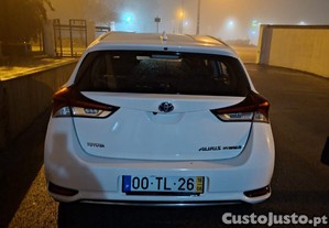 Toyota Auris hybrid - 17