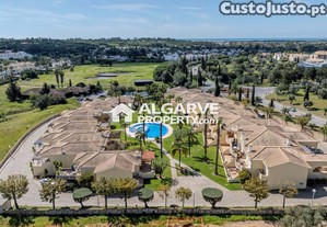 Moradia v2+2 junto a vários campos de golfe e a 5 minutos da praia e da marina de vilamoura, algarve
