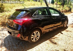 Hyundai i30 1.6 CRDI BLUE COMFORT J16 - NACIONAL - Utilitrio de 5 Lugares - 13