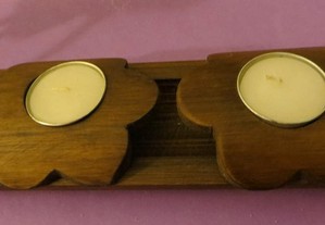 Castiçal em madeira maciça, para 2 velas - Comprimento: 22 cm - Novo