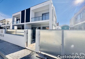 Casa / Villa T4 em Fernão Ferro de 200,00 m²