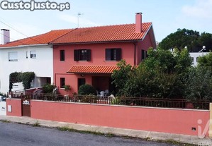 Moradia geminada T4 em Anha de 256 m²