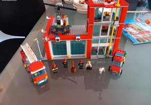 Lego City 60004 - Quartel dos Bombeiros