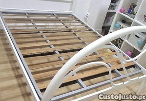 Cama de ferro 200x140 branca