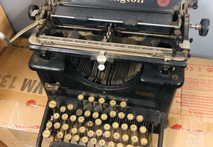 Máquina de escrever Remington, modelo 16