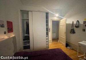 Quarto espaoso em excelente apartamento entre Celas e POLO I