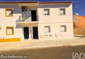 Moradia t�rrea T3 em Rio de Moinhos de 106 m�