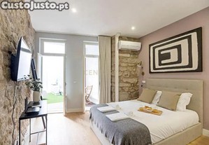 Prdio totalmente reabilitado com 5 apartamentos T0, no Centro Histrico do Porto
