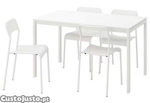 Mesa de cozinha+ 4 cadeiras