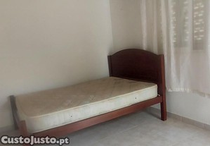 quarto disponvel a 1km de estoi