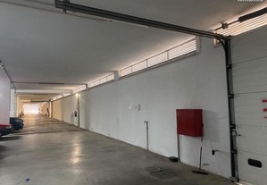 Garagem individual com 820m2