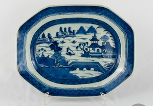 Travessa Porcelana da China, decoração pagodes, Período Qianlong, séc. XVIII
