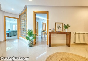 Apartamento t3 com áreas excepcionais e garagem box no centro de fátima