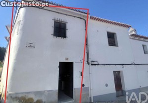 Casa tradicional T2 em Borba (Matriz) de 56,00 m�