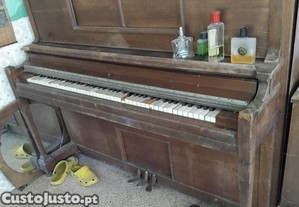 Piano antigo