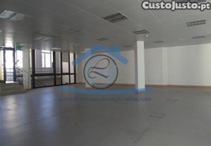 Prdio distinto ao centro da cidade de Vila Real