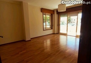 T1 muito espaçoso com terraço , garagem e muita arrumação  Senhora da Hora (Matosinhos