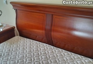 Cama de casal em cerejeira