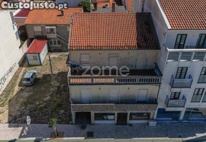 Prdio De Habitao E Comrcio Na Praia De Mira
