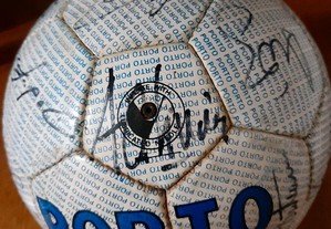 Bola de Futebol autografada do F.C.Porto.