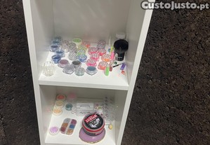 Estantes de arrumos
