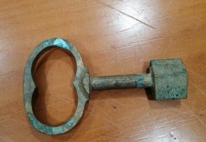 chave antiga em metal