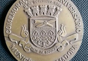 Medalha medalhão em metal com gravação Municipio Amadora Comemorativa 9 Aniversário em 1988