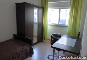 Quarto disponivel estudante Universitaria e ou trabalhadora Olaias/ Alameda