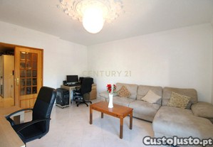 Apartamento T2 em Paio Pires com Box Fechada e Arrecadação