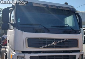 Volvo 6x2. Em chassis. Manual.