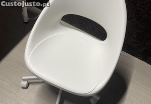 Mesa e duas cadeiras