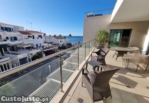 T2 com vista mar e piscina a poucos passos da praia Olhos de gua