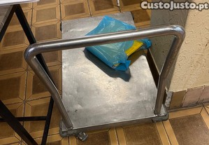 Carrinho em inox. Usado em bom estado de conservao e funcionamento Encontre se na /vale da Amoreira/Baixa da Banheira