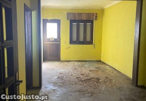 Casa de Cidade T6 em Almeirim de 391,00 m