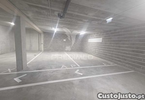 Lugar de garagem junto  praia canidelo