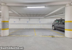 Lugar de Garagem para a 400m do Aeroporto