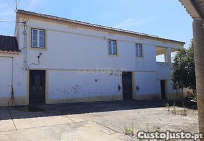 Quintinha com moradia de 10 assoalhadas e anexos, lote de 19.060m2, Mouriscas, Abrantes