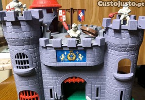Castelo de Brinquedo com Figuras