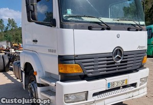 Mercedes Atego 1828. Em chassis. Manual. Molas.