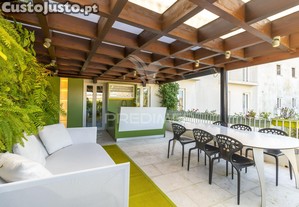 Apartamento t2 com parqueamento, piscina e jardim- rua das farinhas - santa maria maior - lisboa - 899.000