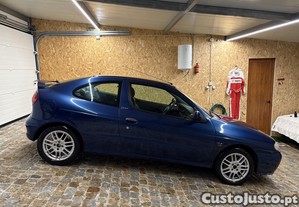 Renault Mégane 2300 - 00