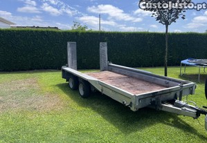Reboque porta máquinas