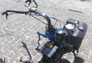 Moto-Enxada com motor Lombardini a Diesel de 10Hp com 3 Velocidades para a Frente e 1 Para trás