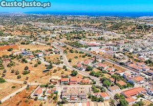 Moradia T2 com Garagem e Logradouro - Ferreiras, Albufeira