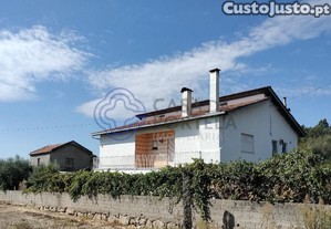 Moradia/Quintinha T3 independente, com Vinhedo em terreno de 3.885m2