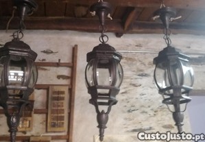 Candeeiros em metal antigos