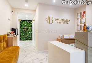 Espao Comercial com Clnica Dentria Nova em Funcionamento   Estrada de Benfica